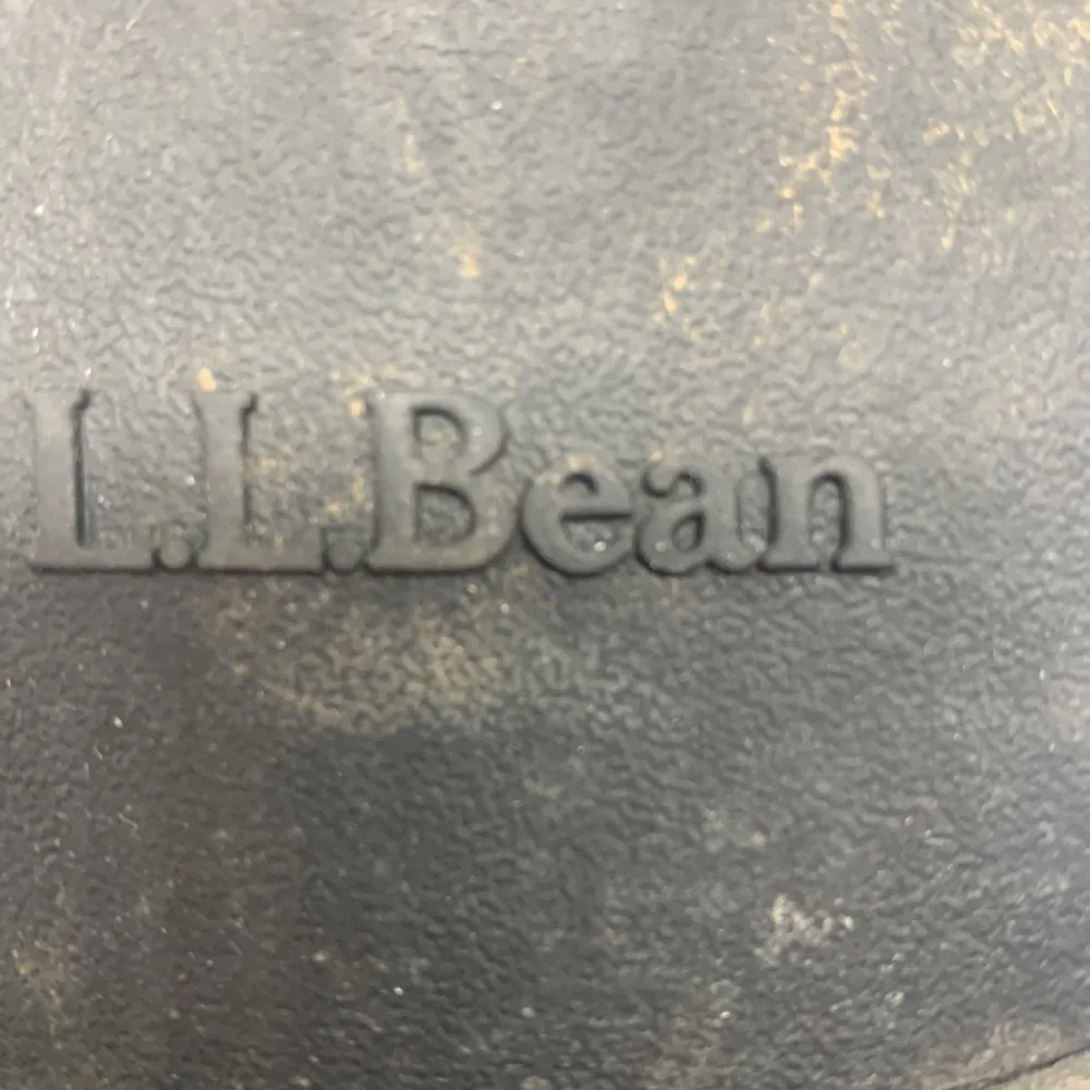 L.L. Bean *Flaw East Point Chelsea Suede Boot Black (8 1/2 Medium) Winter Snow